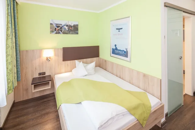 غرفة كومفورت مفردة بسرير مزدوج، Hotel Blauer Karpfen 3/5