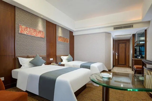 Room, 1 Queen and 1 Double Bed, Quadruple, The Clipper Hotel 1/3