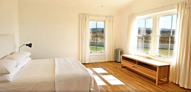 House, 1 Queen and 1 Single Bed, River Bend Lodge 2/9