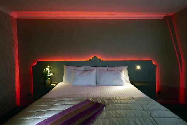 Comfort, Twin Beds, Chateau de Namur 5/10
