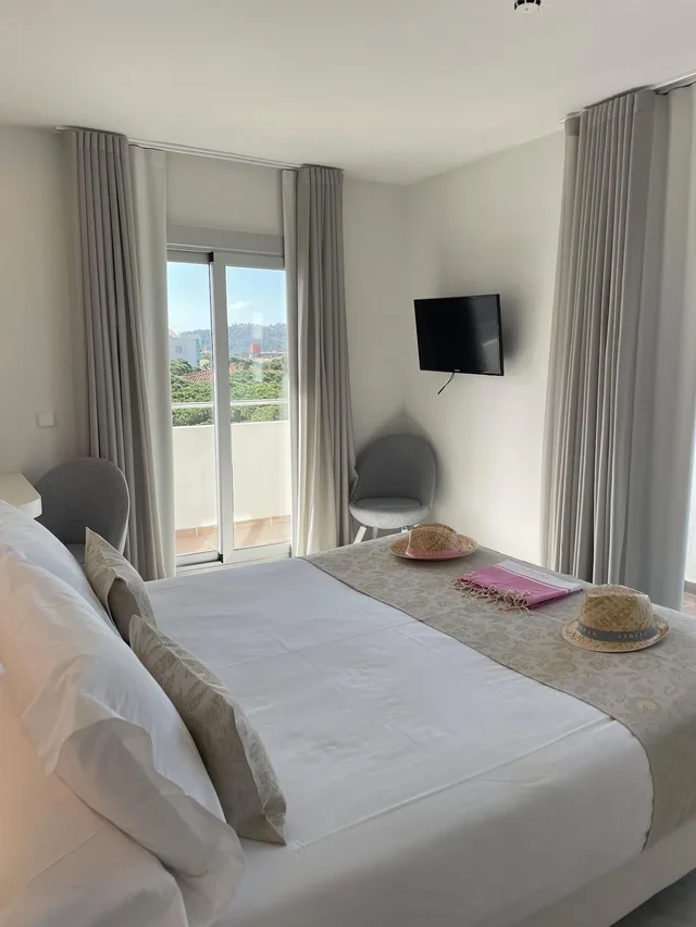 جناح عائلي رباعي بسريرين بإطلالة على الجبل بشرفة، Hotel Aromar 3/7