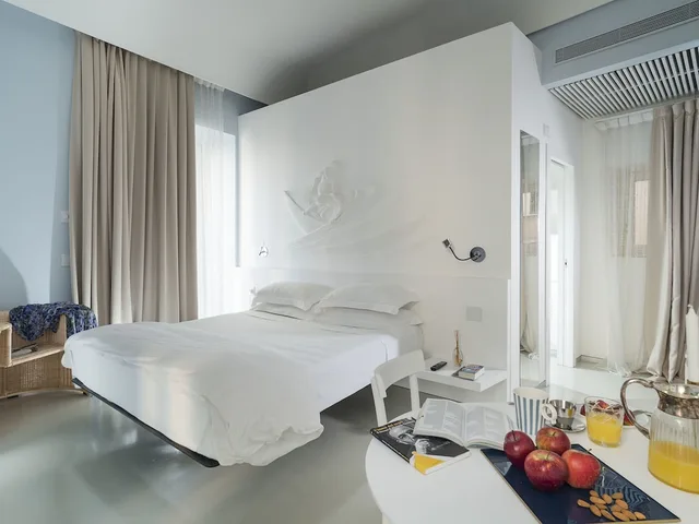 Superior, Queen Bed, DUOMO SUITES & SPA 1/6