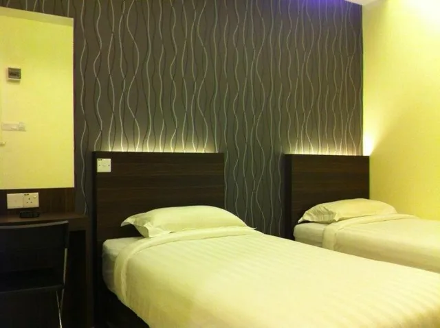 غرفة ديلوكس بسريرين منفصلين، The Regency Garden Hotel 3/7