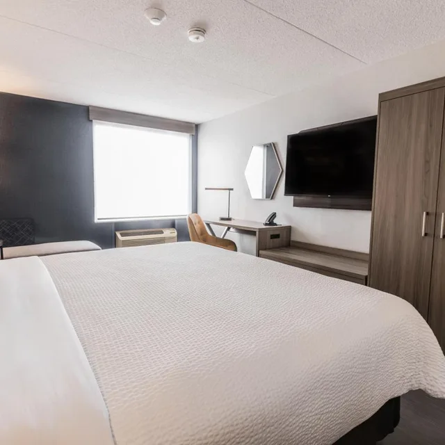 غرفة قياسية ركنية بسرير كينج وسرير كوين، Holiday Inn Express Toronto North York 9/10
