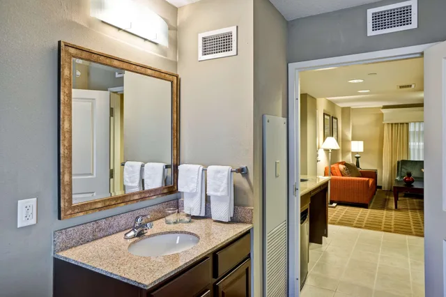 Suite, King Bed, Bay View, Accessible، Embassy Suites by Hilton Fort Myers Estero 6/6