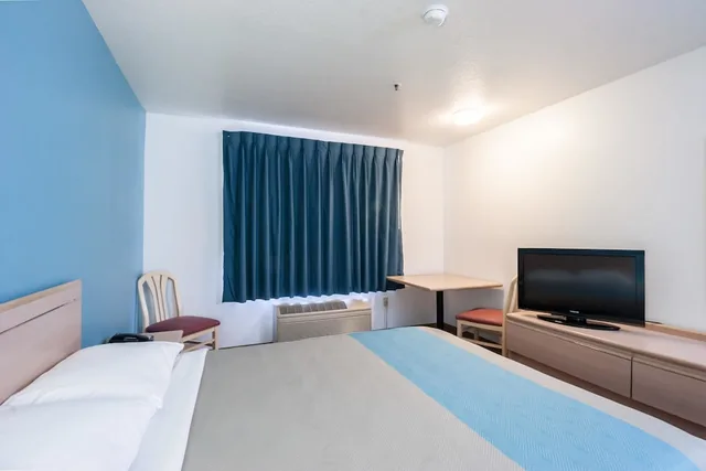 غرفة قياسية بسرير كوين لذوي الإعاقة، Motel6 Seaside, OR 3/5