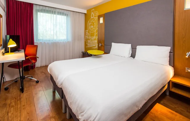 Duet, Twin Beds, Ibis Styles Crewe 4/9