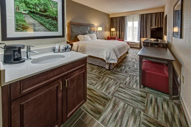 غرفة بسرير كينج، Hampton Inn Newbery Opera House 1/4