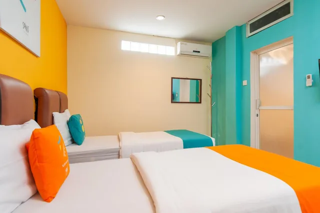 غرفة كبيرة بسريرين منفصلين، Sans Hotel Finest Medan 1/4