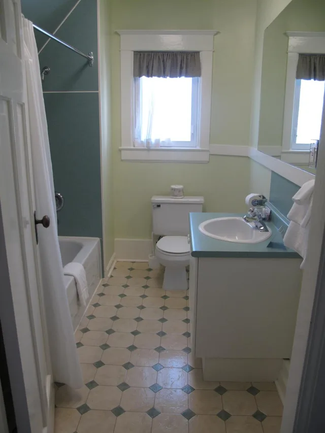 غرفة كلاسيكية بسرير كينج وسرير كوين، James Bay Inn Hotel Suites Cottage 8/8