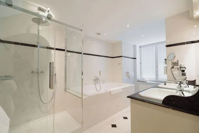 Junior Suite, Park Hotel Brussels 2/2