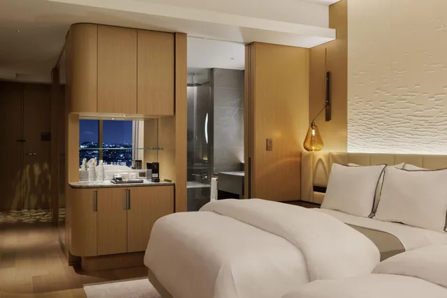 غرفة كلوب بسريرين مزدوجين مع دخول صالة النادي، The Westin Yokohama 3/6