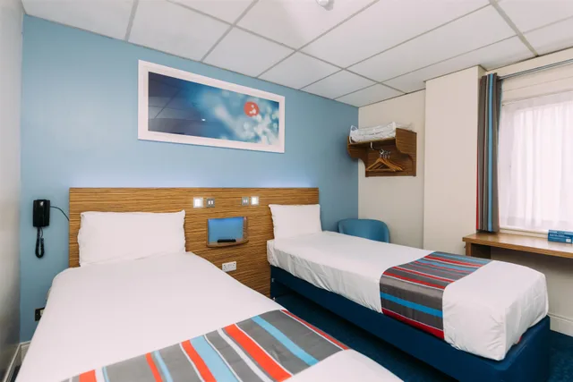 غرفة بسريرين منفصلين، Travelodge Belfast Central 1/7