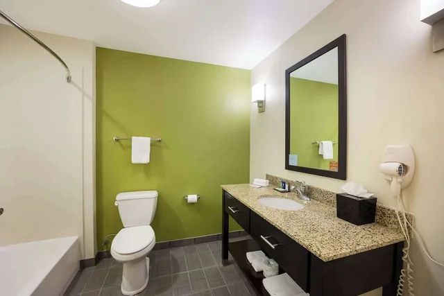 جناح، Sleep Inn & Suites Colby 5/5