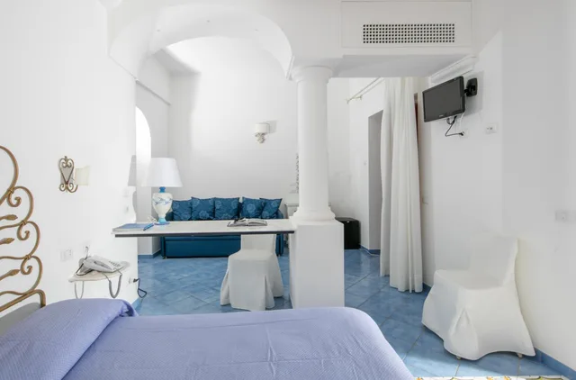 Classic, Triple, Partial Sea View, Hotel Vittoria Positano 3/4