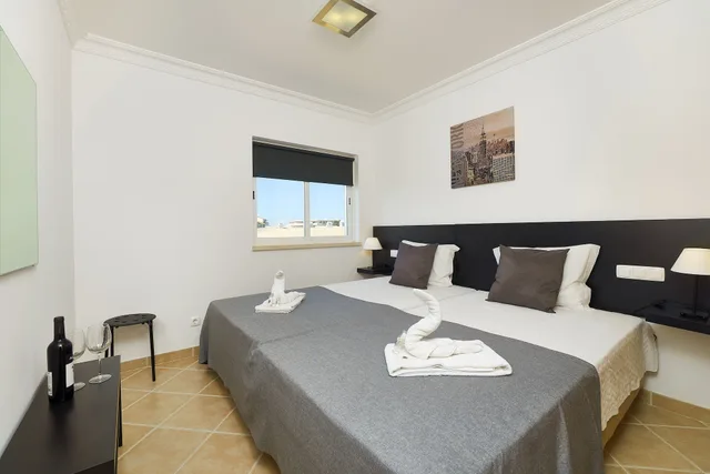 شقة بسريرين منفصلين بشرفة بغرفة نوم واحدة مع أريكة، Smy Santa Eulalia Algarve 1/2