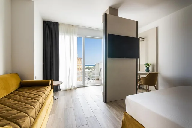 Junior Suite, Pool View, Life Hotel 2/5