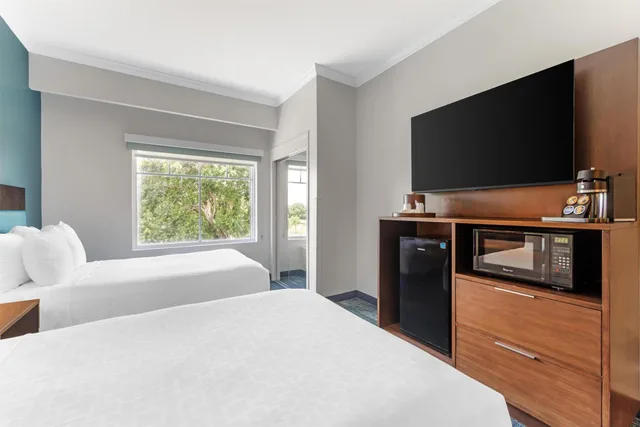 غرفة بسريرين كوين يُسمح فيها بالحيوانات الأليفة في الطابق الأرضي لذوي الإعاقة، Best Western Plus Miami Airport North Hotel & Suites 6/10