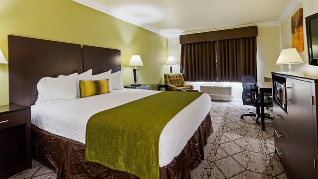 غرفة قياسية بسرير كينج لذوي الإعاقة، Best Western Executive Inn Los Banos 2/5