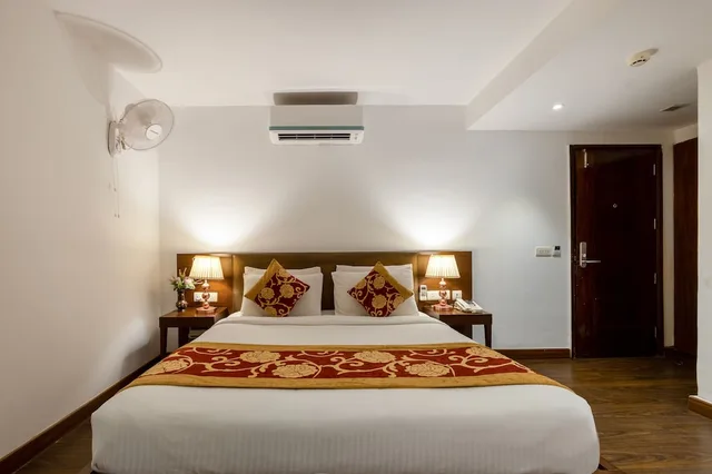Deluxe, King Bed, Hotel Arch Plaza 1/10