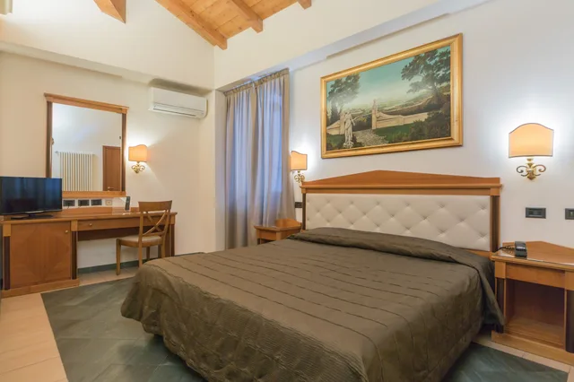 غرفة قياسية بسرير مزدوج، Touring Hotel Bologna 3/10
