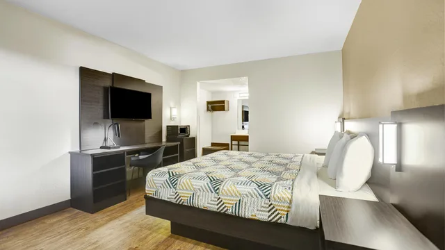 غرفة بسرير كينج لذوي الإعاقة، Motel6 Amarillo, TX - Airport 3/4