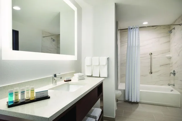 1 Bedroom, Suite, 2 Queen Beds, Sofa, Embassy Suites By Hilton Noblesville Indianapolis Conference Center 2/4