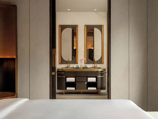 3 Bedrooms, Courtyard, 3 King Beds، Mandarin Oriental Qianmen, Beijing 3/3
