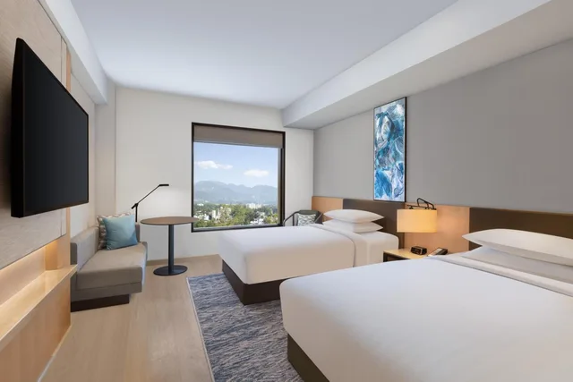 غرفة ديلوكس بسريرين منفصلين، Fairfield by Marriott Dehradun 1/4