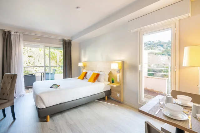 استوديو سوبيريور بسرير مزدوج وسريرين منفصلين، Zenitude Hotel-Residences Le Cannet 1/2
