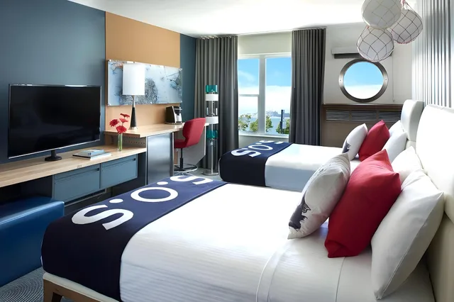 Guest Room, Premium, 2 Double Beds, Water Front، Hotel Zephyr 1/1
