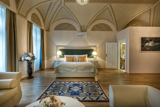 جناح ملكي بسريرين منفصلين مع أريكة، Little King Hotel U Malvaze 6/10
