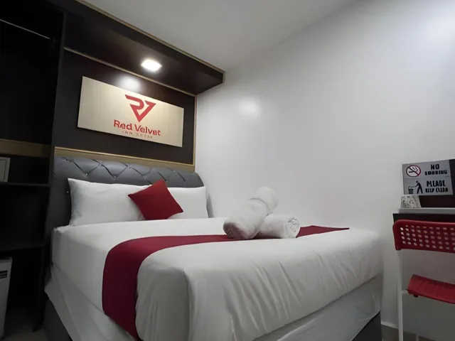 غرفة بسرير كوين، Red Velvet Inn Hotel 5/10