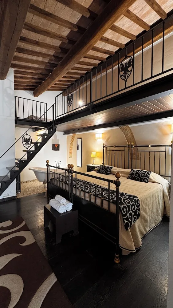 جناح بسرير مزدوج، Relais Borgo San Faustino 1/1