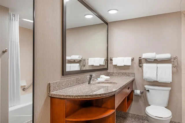 غرفة بسرير كينج مع أريكة، Drury Inn & Suites St. Louis Union Station 5/5