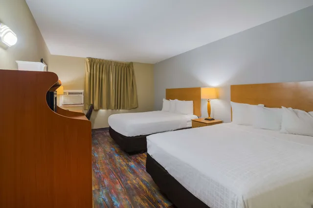 غرفة بسرير كينج، Americas Best Value Inn Fargo 6/10