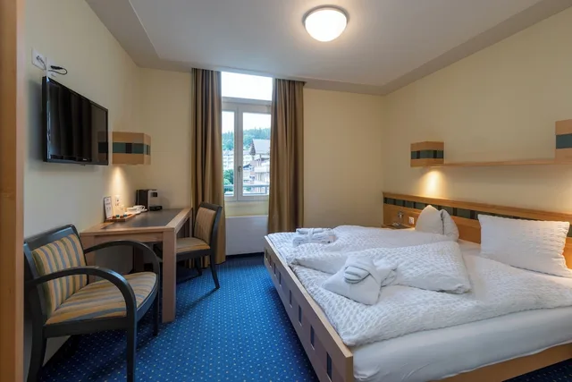 غرفة اقتصادية بسرير مزدوج بإطلالة على الجبل، Hotel Victoria Lauberhorn, Wengen, a Faern Collection Hotel 1/2