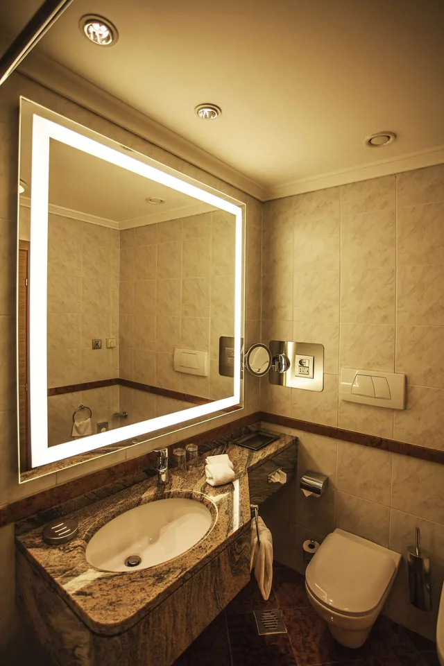 Guest Room, King Bed, Hilton Milan Hotel 13/13