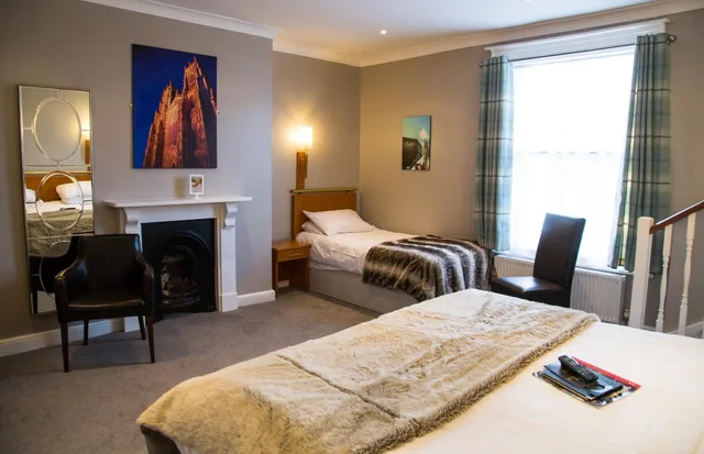 غرفة ثلاثية، Hedley House Hotel 2/4