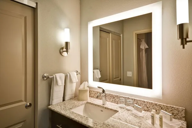 جناح بسريرين كوين بغرفة نوم واحدة مع أريكة لذوي الإعاقة، Homewood Suites By Hilton Phoenix Tempe Asu Area 4/6