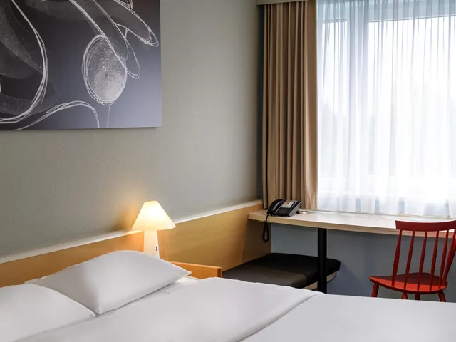 Standard Room With One Double Bed، IBIS HAMBURG ALSTERRING 5/7