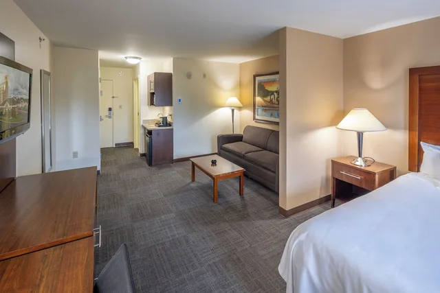 Plus, Deluxe, King Bed, Sofa، Akwesasne Mohawk Casino Resort 1/1