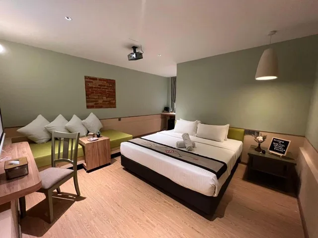 غرفة بريميير ديلوكس بسرير كينج مع أريكة، Swiss Heritage Boutique Hotel Jonker Street Melaka 1/6