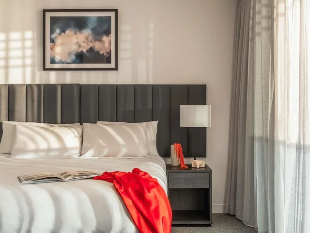 1 Bedroom, Ocean, Suite, King Bed، Peppers Broadbeach 1/2