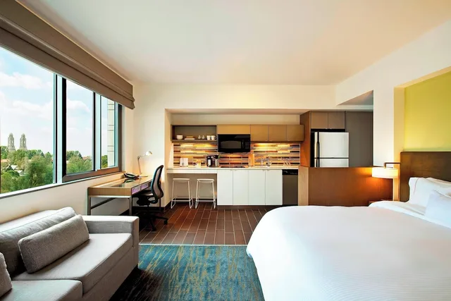 استوديو بسرير كينج مع أريكة لذوي الإعاقة، Element Omaha Midtown Crossing 1/5