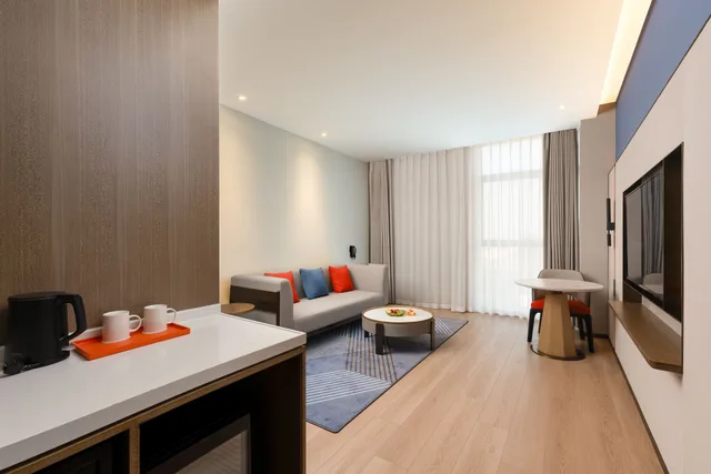 جناح بسرير كينج بمنطقة جلوس، Holiday Inn Express Suzhou Bay 2/4