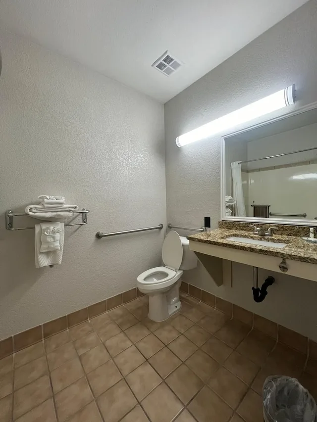 غرفة قياسية بسرير كينج لذوي الإعاقة، Quality Inn & Suites Loveland 10/10