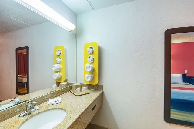 غرفة قياسية بسريرين كوين، Motel6 Cleveland, TX 7/10