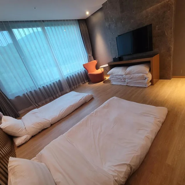 Deluxe Ondol, Traum Valley Hotel (ex. Jeongseon Grand Intoraon Hotel) 1/4