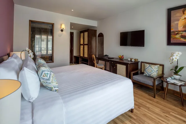 غرفة بسرير كينج بإطلالة على المدينة، Salmalia Boutique Hotel & Spa 1/1